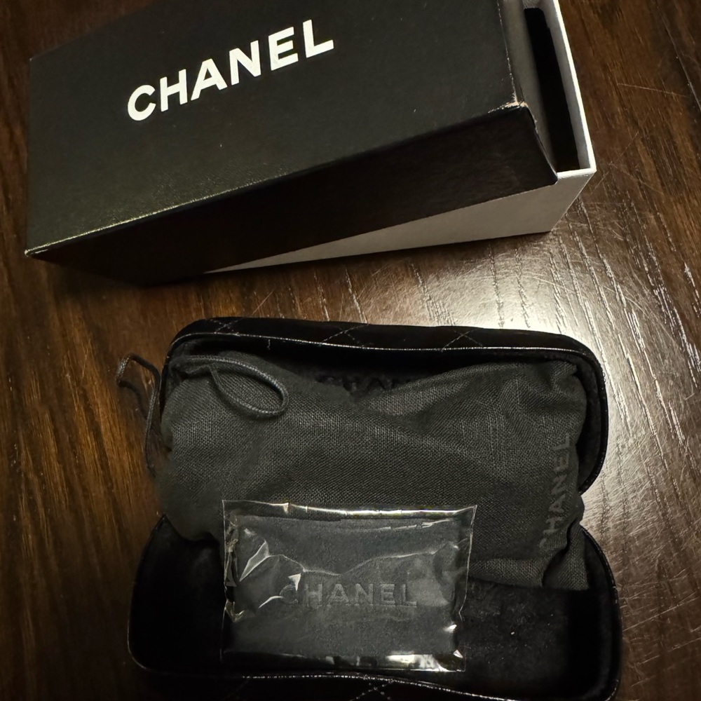 CHANEL Black Sunglasses - Picture 13 of 16